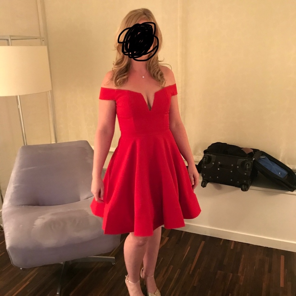 Red Aqua flair sweetheart dress size 6